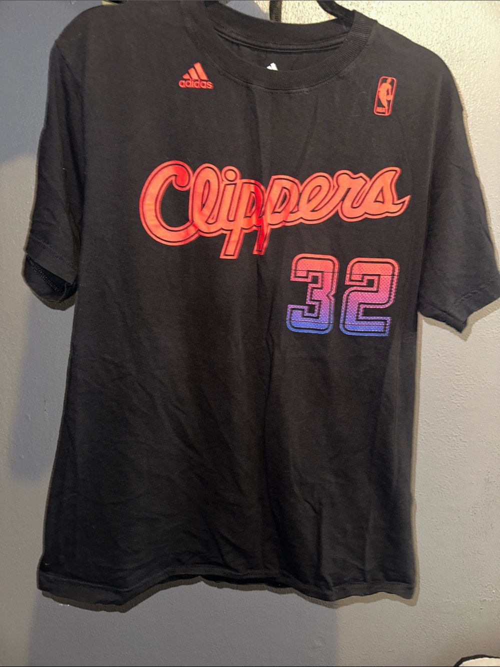 Adidas men Los Angeles Clippers Black Red Graphic Tee - Size men